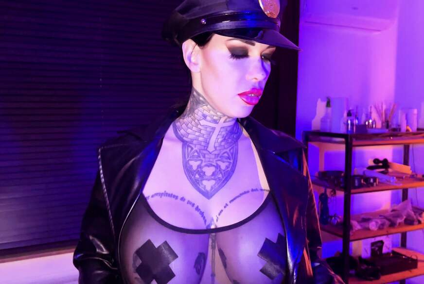 Polizistin erwischt S***y spielt KG von MissAlessaMilano