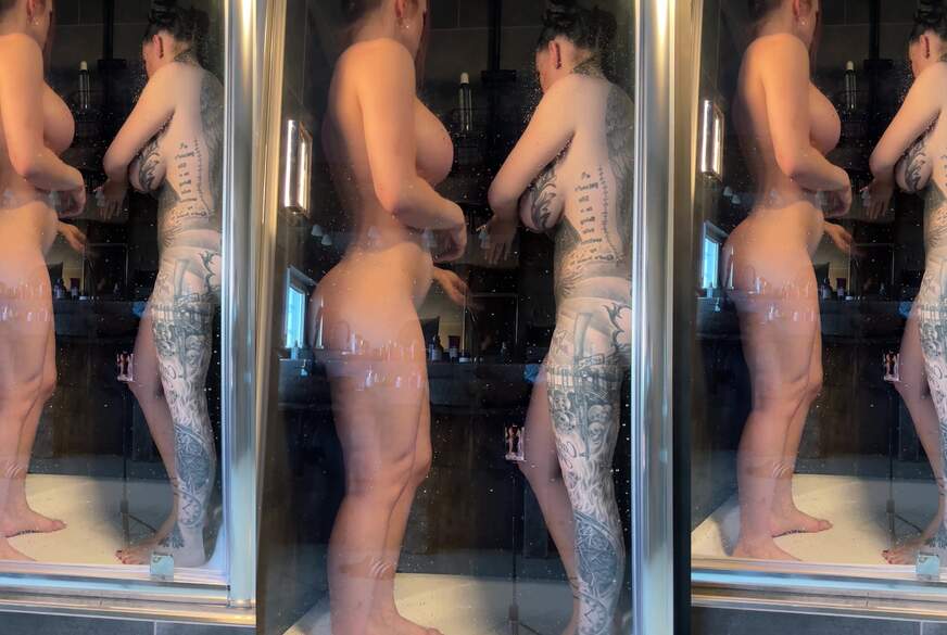 MissAlessaMilano: Zwei Silikonkörper in der Dusche  f****t, wild, geil