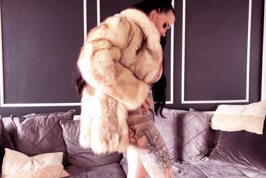 MissAlessaMilano: verrückt nach Pelz und B**wjobs