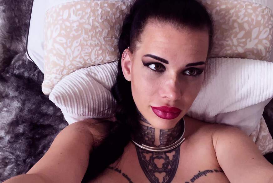 Silikon Titten und  S****a auf dem Bauch von MissAlessaMilano