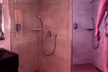 23. Adventskalender 2025 Weihnachtsfrau mit Dildo in Dusche