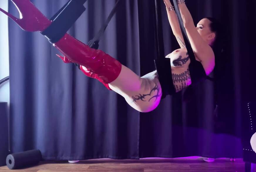 Sexschaukel und Silikontitten   sie braucht es har von MissAlessaMilano