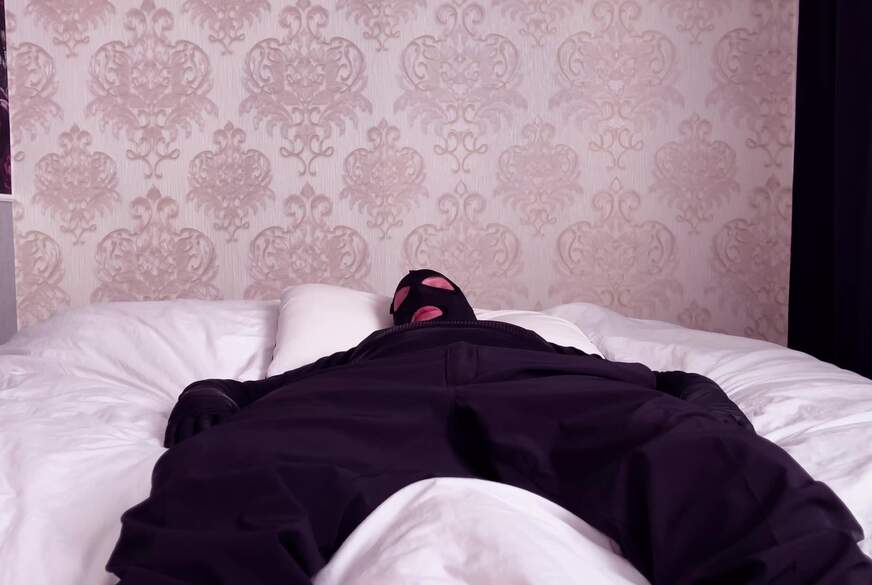 MissAlessaMilano: Schmollmund mit d**ker Busen