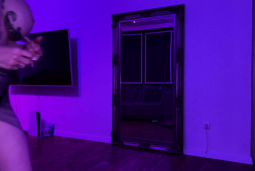 Osterhase lutscht großen S*****z von MissAlessaMilano