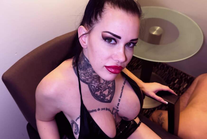 MissAlessaMilano: Footjob und b**sen