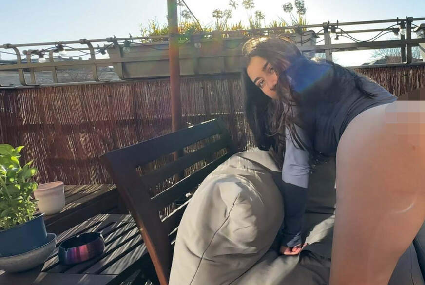 LeahSnuSnu: Vor aller Augen auf dem Balkon gelutscht, g*****t und ang*******t!!