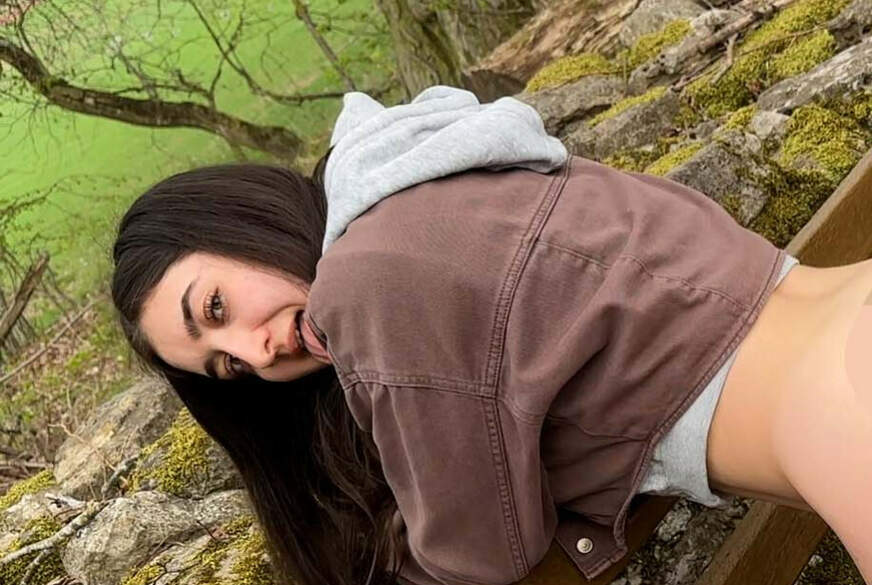 LeahSnuSnu: Sightseeing mal anders! F****n auf der alten Burg und auf den A***h s******n!! 11.05.2025 10Uhr