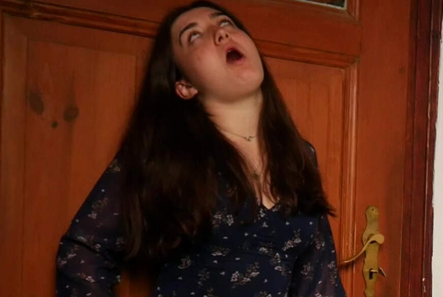 LeahSnuSnu: J**g, F****t und w*******s! T**nie kriegt es h**t besorgt!