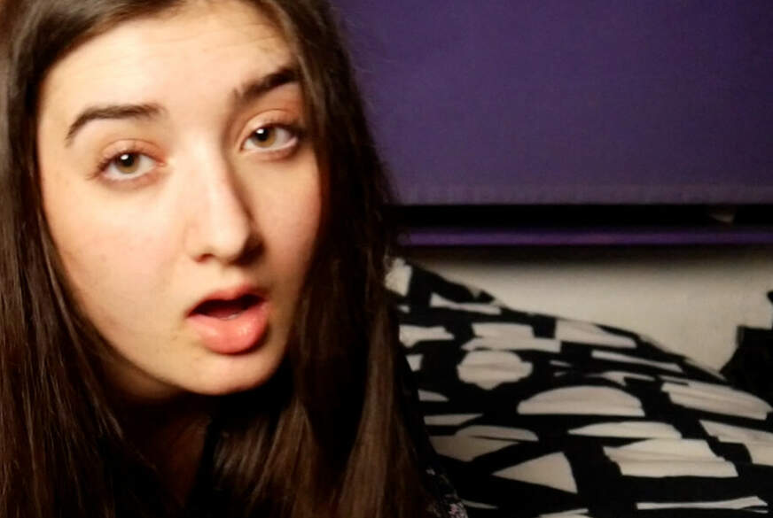 LeahSnuSnu: Dir gefällt es wenn ich keine Unterwäsche trage?! Dann f**k mich doch Blank!