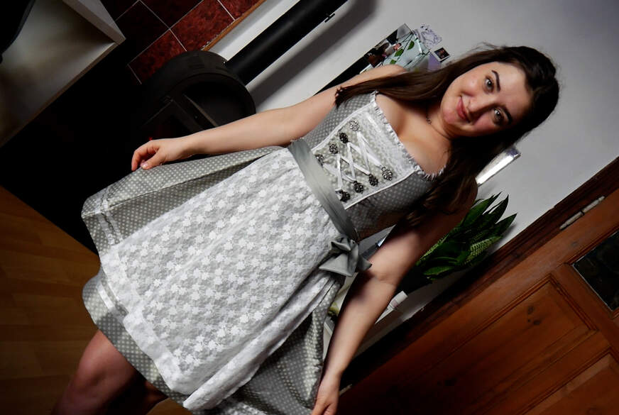 LeahSnuSnu: Williges Wiesnmadel g*****t und auf die Titten g*******t!!