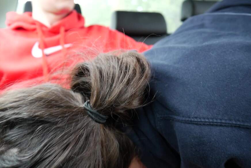 LeahSnuSnu: Versteckter Auto Quickie auf dem Campingplatz! C*****t auf den T**niea***h!!