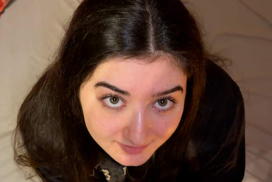 LeahSnuSnu: 10cm User S*****z bekommt den B**wjob seinen Lebens!