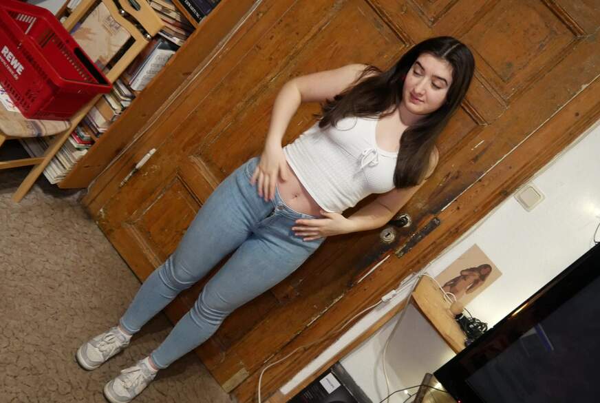 In meinen d*****gen Sportsocken masturbiert und g*****t!! von LeahSnuSnu