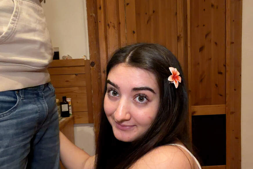 LeahSnuSnu: NICHT SO TIEF!! Unschuldiges T**n gnadenlos durchs ganze Zimmer g*****t!