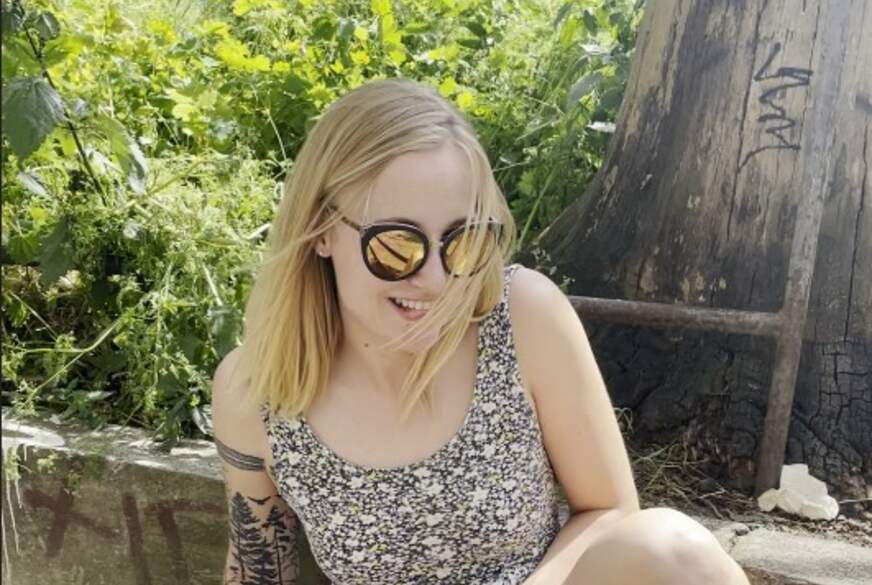 mariehardon: Dreister Outdoor P**s in Berlin!! Hoffentlich hat es keiner gesehen!!