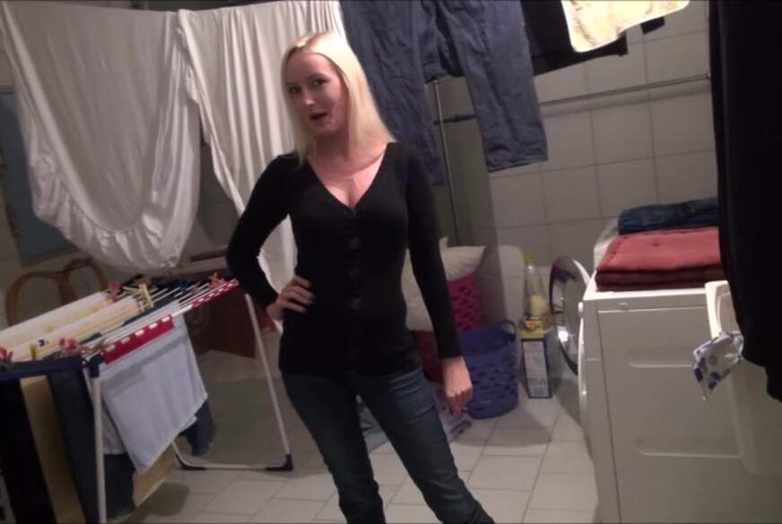 Bella-Blond: 18j. Nachbars*****z e*********t! Er s*****t einfach rein!