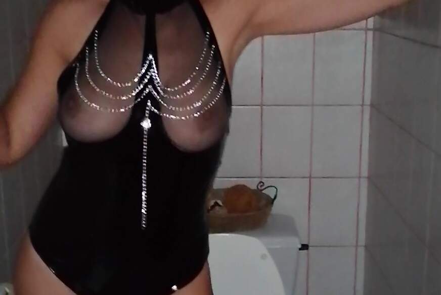 Magdasophie: Natursekt, Latex, Lack und Selbstbefriedigung