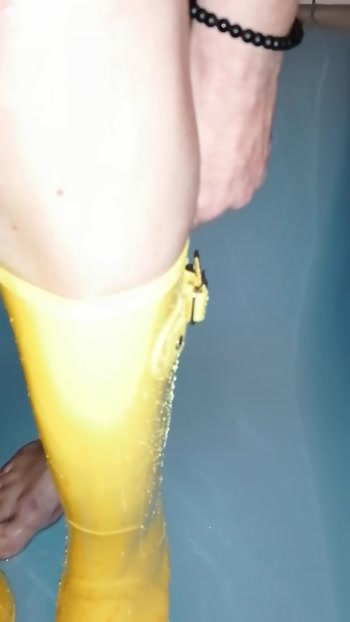 P****n in meine Gummistiefel