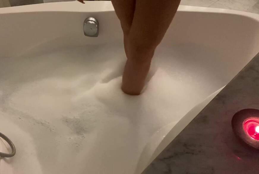 Hootersg***y: Geil in der Badewanne