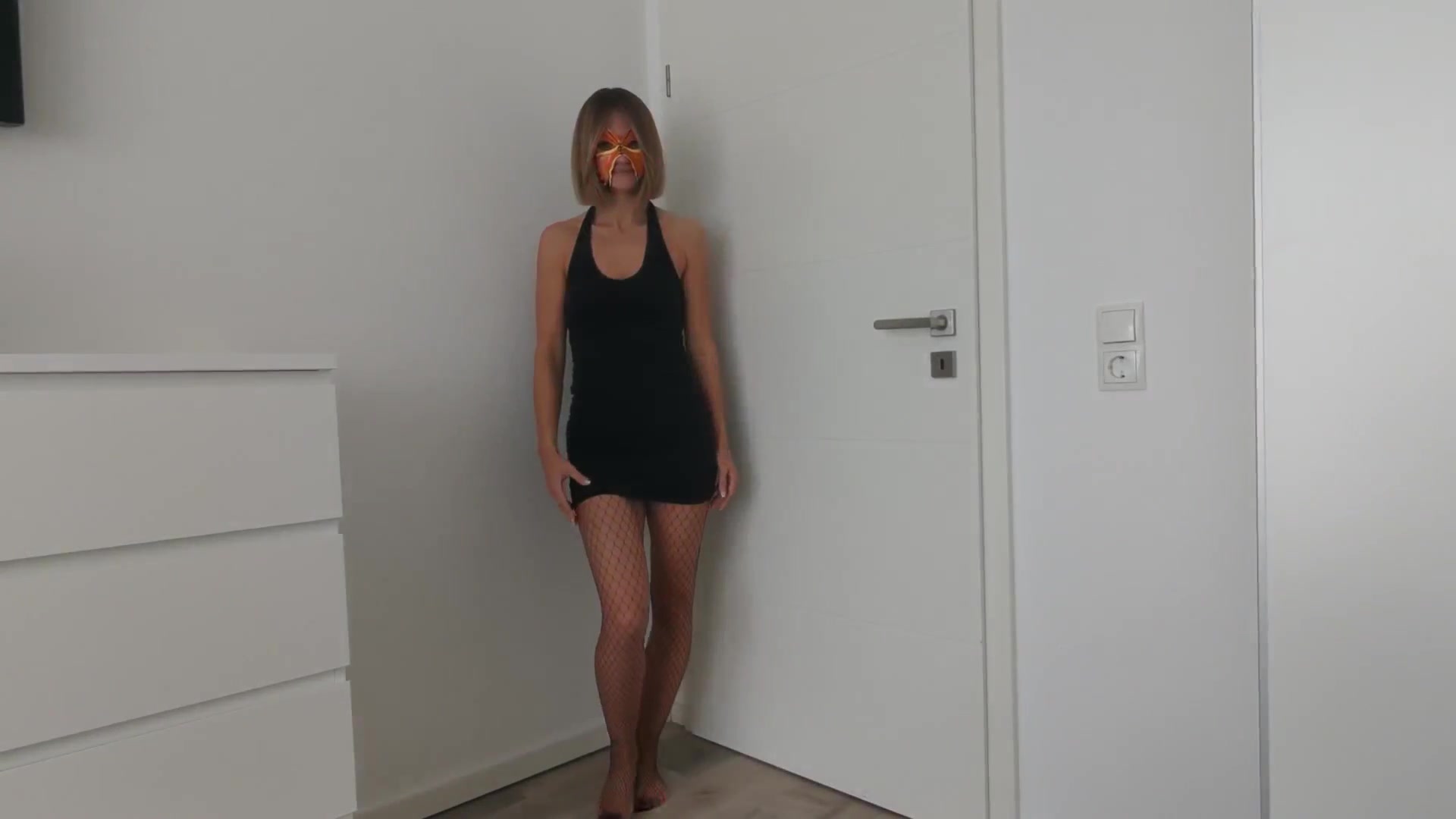 Ich habe mich getraut und habe mir einen geilen Kerl eingeladen, damit ich endlich meinen ersten Blowjob vor der Kamera machen kann. Es war einfach so komisch am Anfang mit Kamera, aber als ich seinen geilen Schwanz gesehen habe, habe ich einfach alles andere vergessen. Ich hoffe dir gefällt das Video! Was denkst du, sollte ich einen Schritt weiter gehen?
#blasen #blowjob #erstesmal #facia #cuminmouth