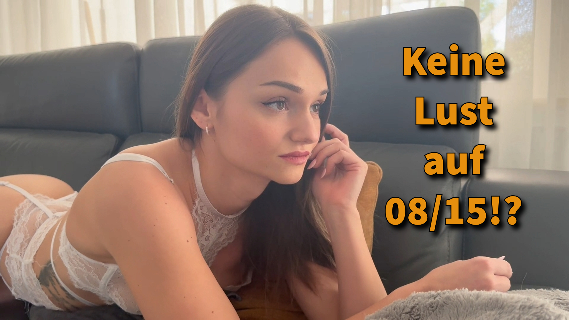 Manchmal habe ich einfach keine Lust auf diese Standard Fickerei, kennst du das? Ich habe Lust mal was neues auszuprobieren und vielleicht sogar an meine Grenzen zu gehen! Ein blowjob kann ja jeder aber kopfüber die Kehle gefickt zu bekommen ist eine Herausforderung! Hart gefingert werden bis ich squirte habe ich auch nicht alle Tage und auch mal andere Stellungen austesten kann ganz schön aufregend sein! Wie gefällt dir das?