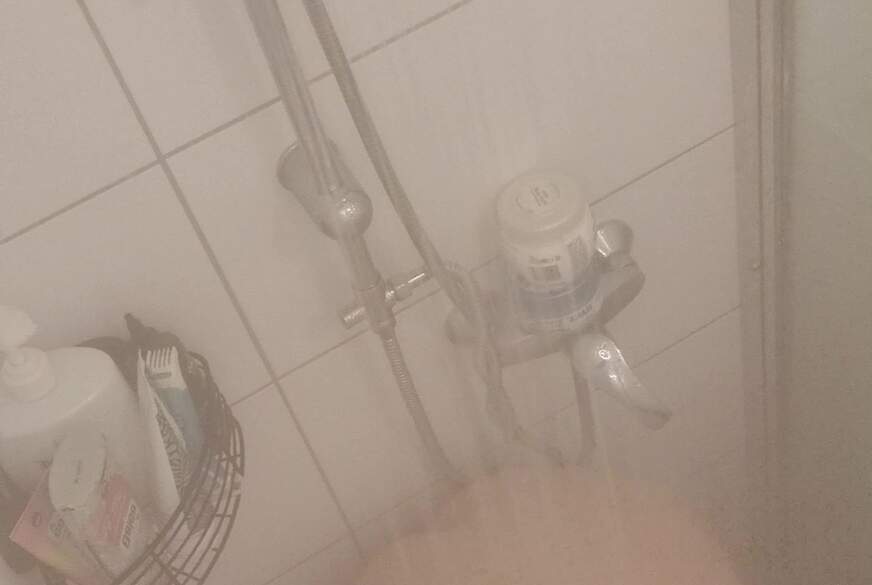 CurvyWoman28: Geil in der Dusche mit meinem Dildo