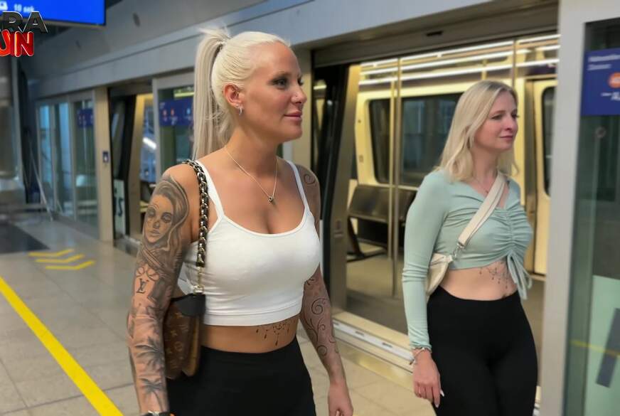 Alle Toiletten besetzt - Dann p****n wir eben ins Parkhaus! von Lady-Tamara pic3