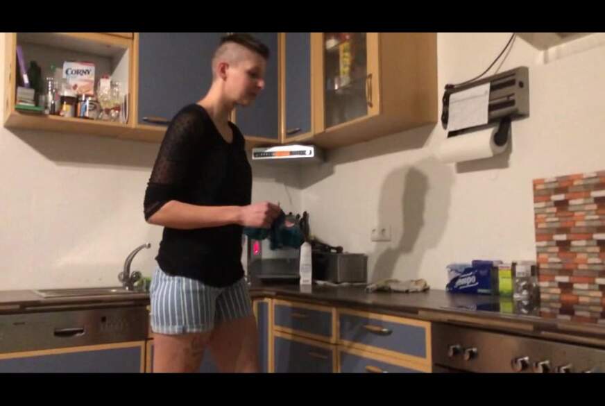 Sexy-Dany: Soll ich Dir Deine Küche Putzen?