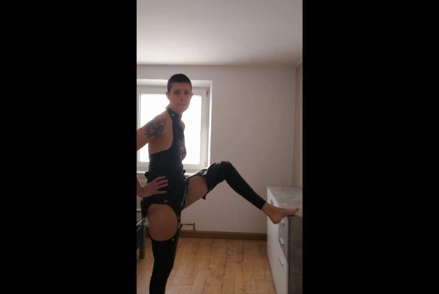 Sexy-Dany: Meine geile Dessous Show - Teil 1