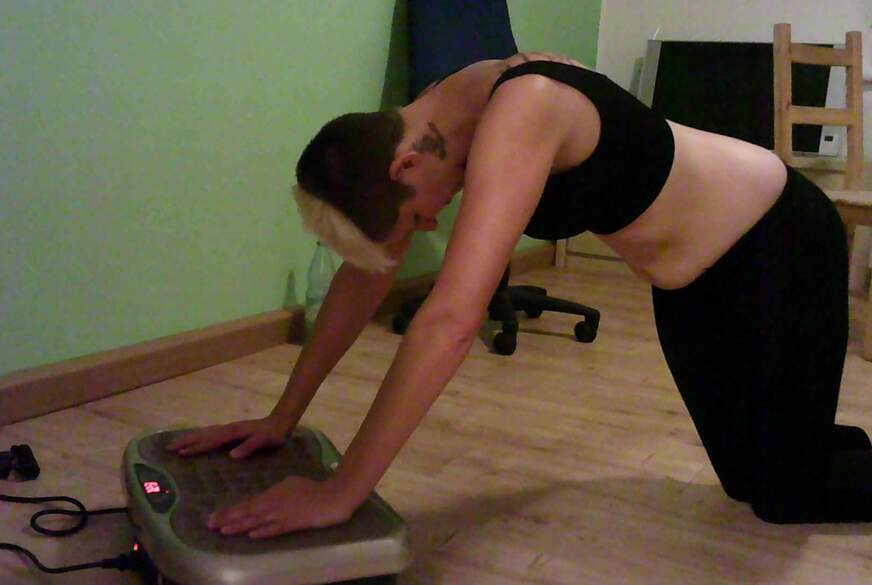 Sexy-Dany: Spanner beobachet mich im Fittness Studio