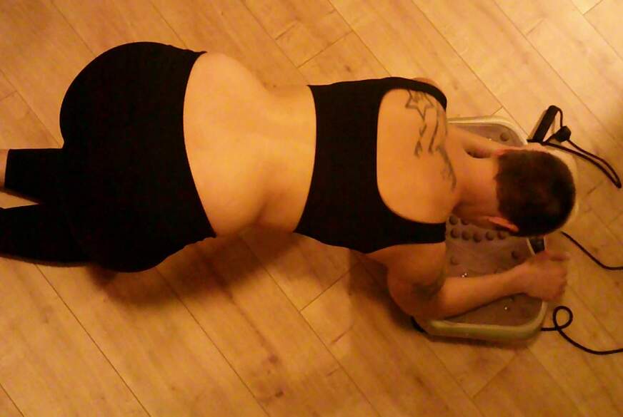 Sexy-Dany: Spanner beobachet mich im Fittness Studio