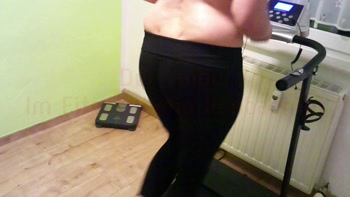 Spanner beobachet mich im Fittness Studio