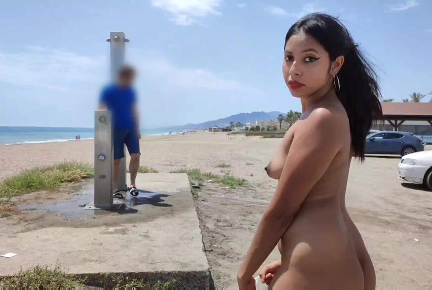 Showering in the bathroom in front of the beach, while I masturbate with the dildo, many men pass by von NaughtyPocahontas