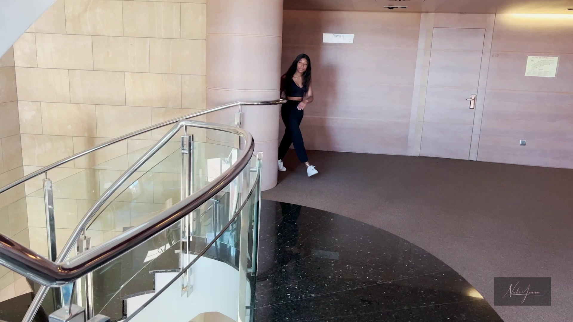 Meine bisherigen Fickerlebnisse waren einfach GEIL! Genieße meine geile Muschi in jeglicher Fickstellung! Ich habe jeden Schwanz gelutscht, mich wie eine Schlampe doggy hingekniet und alle Männer so tief in mich gelassen, bis Sie mir stöhnend alles auf meine geilen Körperteile gewichst haben. Willst du nächste sein?