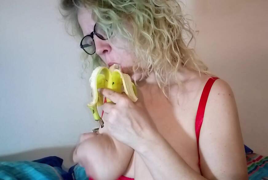 Ein kleiner Flirt mit einer Banane FSK 16 von CuteDebby