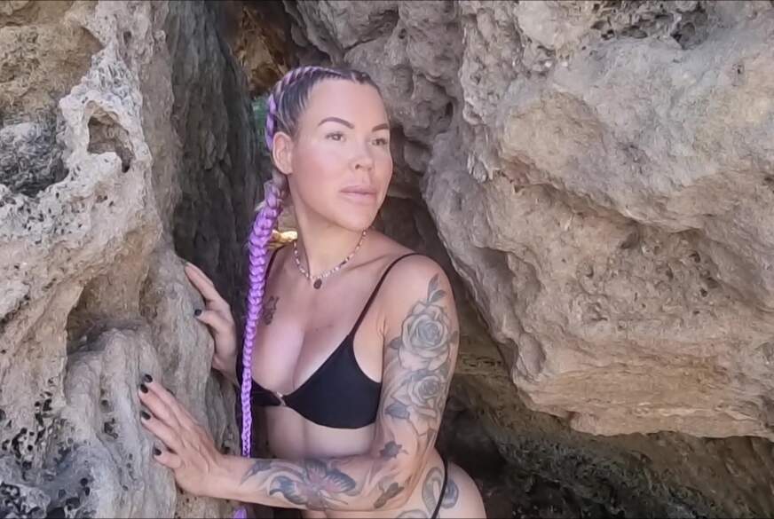 Lara-Bergmann: Die geilste M****i Höhle!  Public mit Zuschauern!