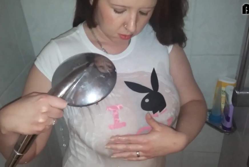 Big-Boobs: Wet T-Shirt Boobs