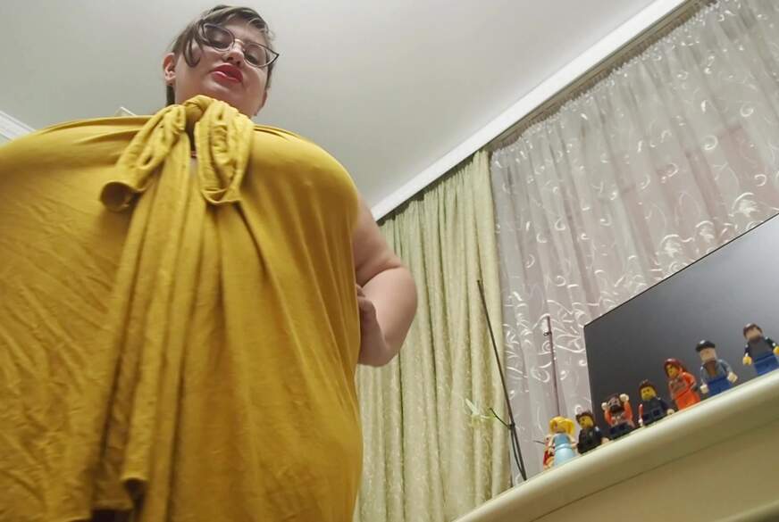 NinaDoll: Giant BBW businesswoman seducing tiny businessmans