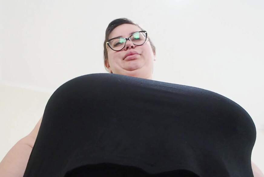 NinaDoll: saggy black shirt and nipps
