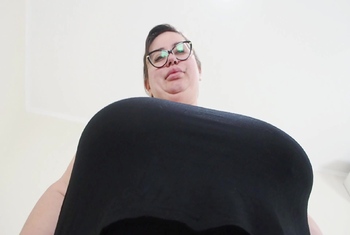 saggy black shirt and nipps