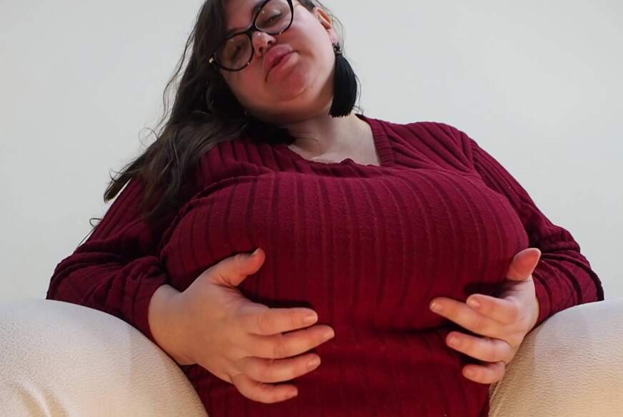 NinaDoll: tease u with my red sweater