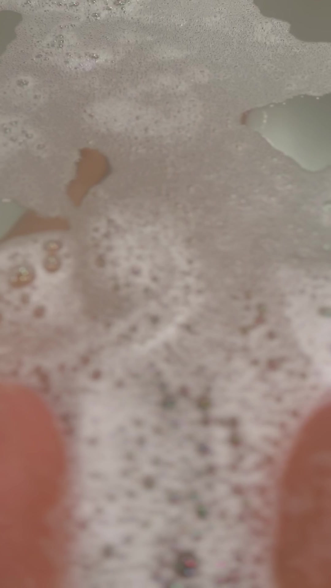 Wer würde auch gerne mit mir baden?