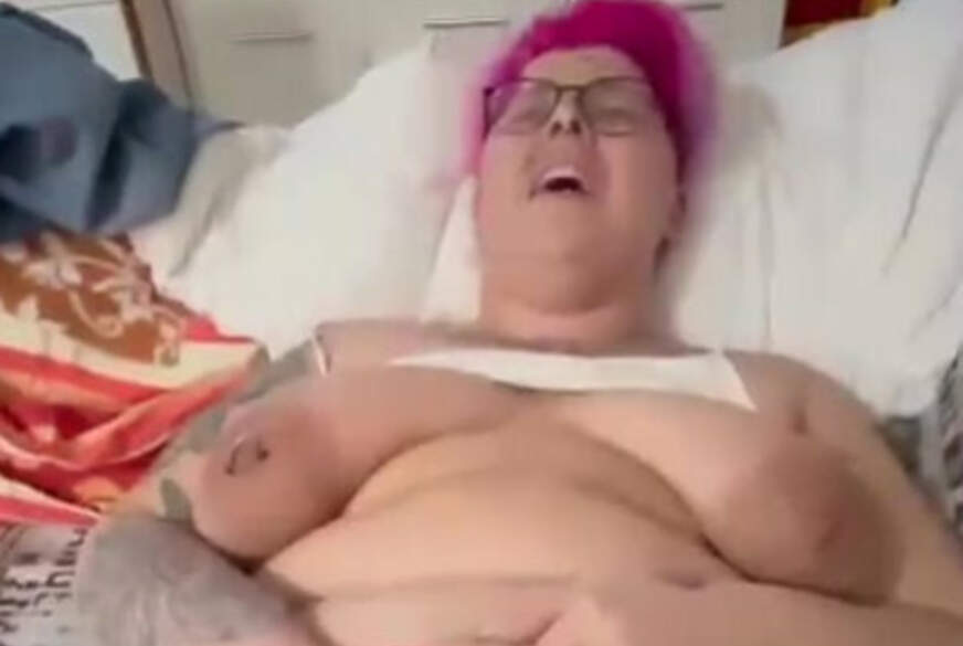 Lexi2810: D*******k am Sofa