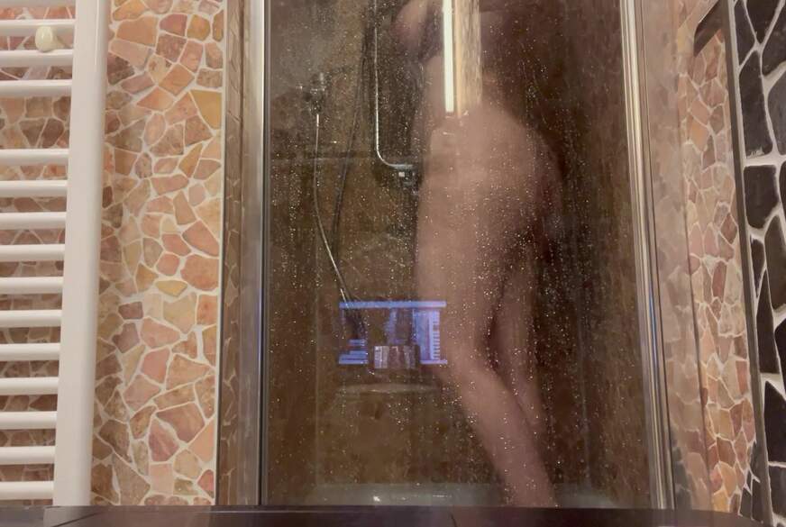 HotSummergirl: Orgasmus in der Dusche