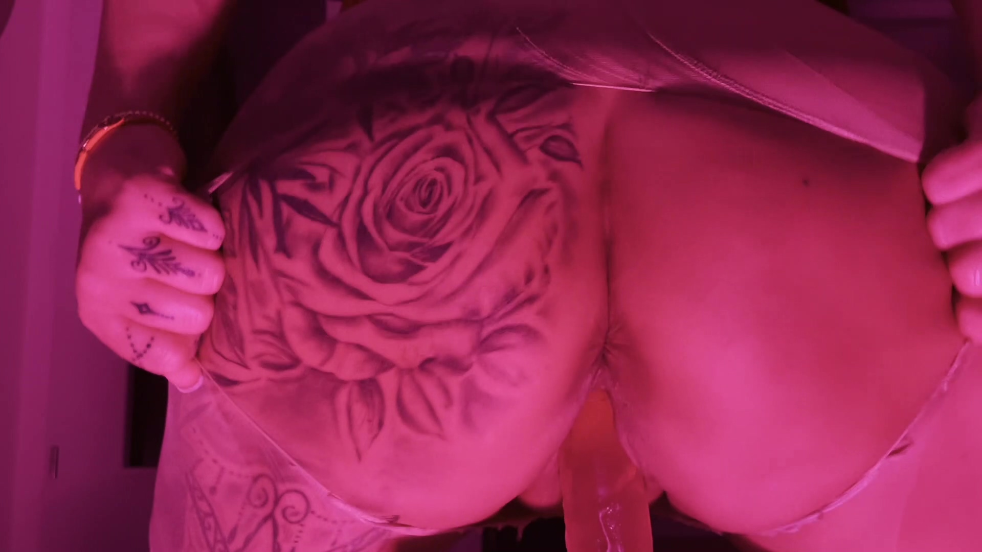 Ich habe es mir mal wieder richtig Selber besorgt und richtig Geil abgespritzt...  Dirty Talk, Dildo, Squirting