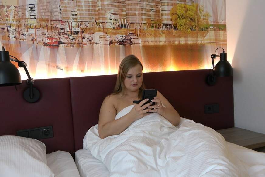 Lina-Mila: VERSETZT!!! F*****n statt F****n!! WEIL Selbst ist die Frau!