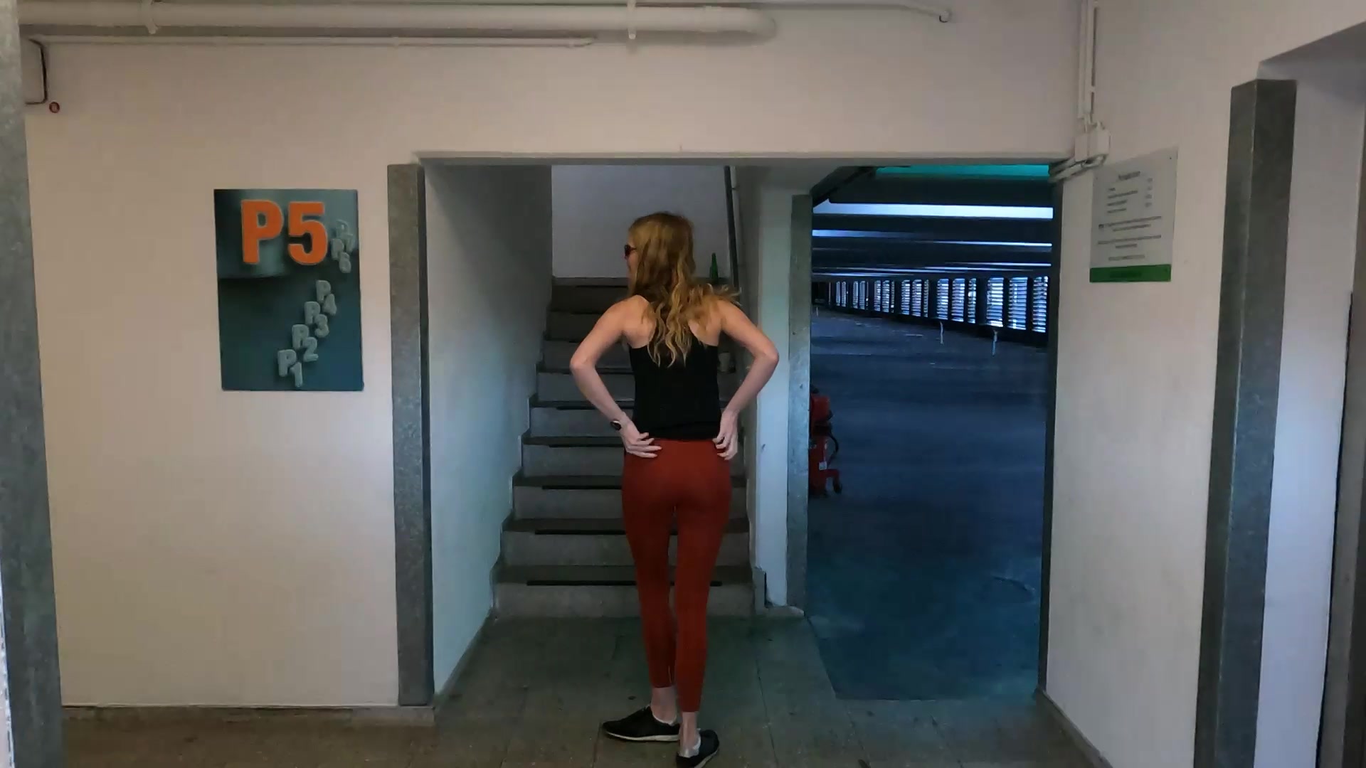 Da will ich nach dem Sport doch nur meinen Trainingspartner etwas geil machen. Doch anscheinend wurde er zu geil, sodass ich ihm zur Hand gehen musste!