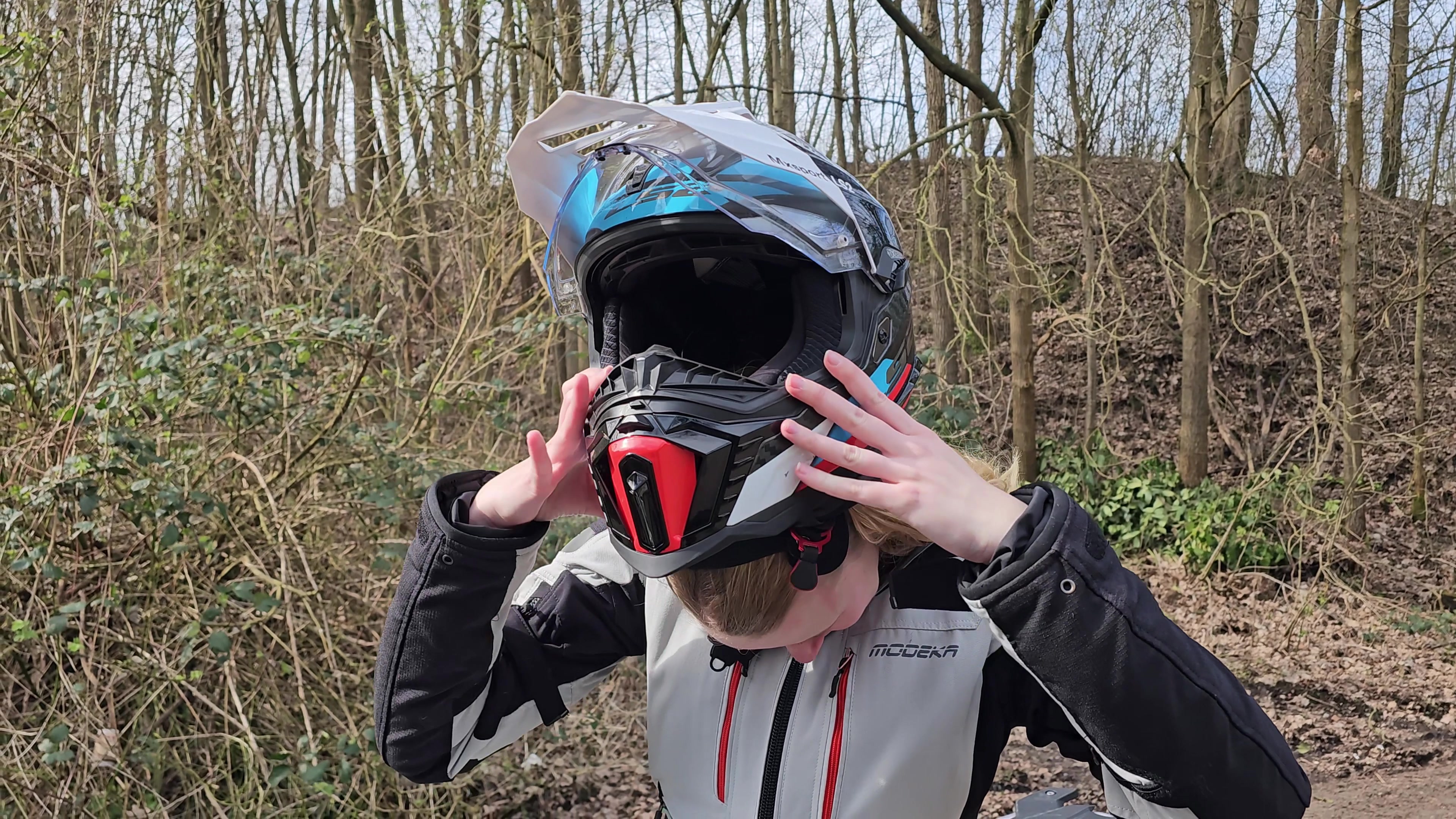 Ich drehe nun seit einem Jahr Pornos! Nun ist es an der Zeit  die Maske nun endgültig Fallen zu lassen! Und du siehst in dem Video noch deutlich mehr als nur mein Gesicht!^^