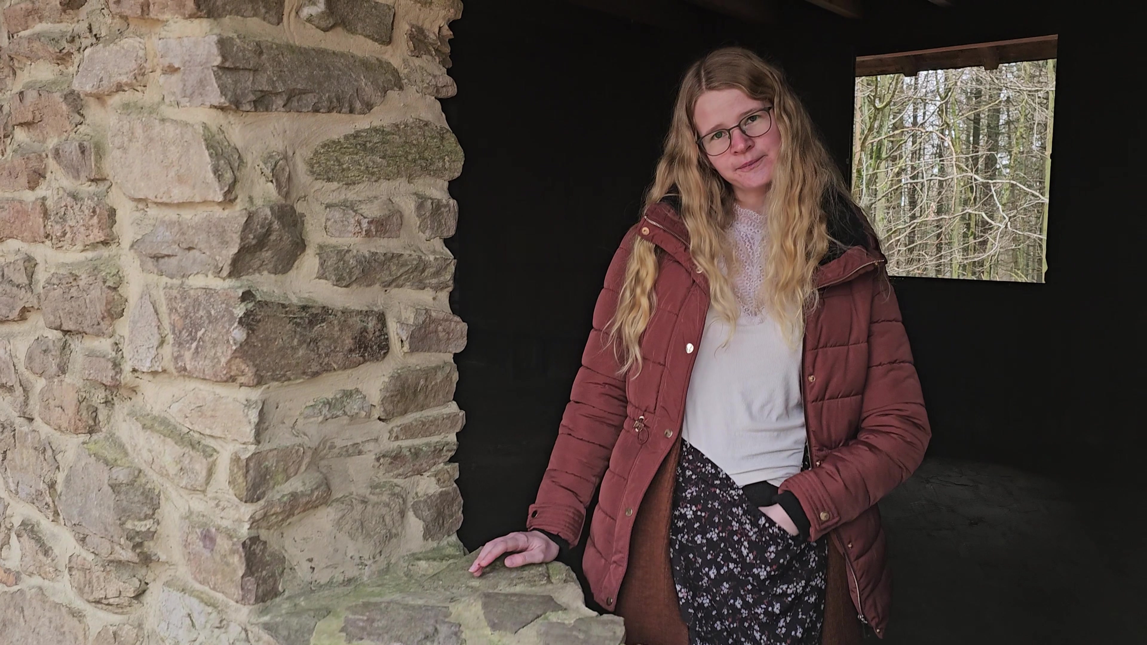 Da wurde ich einfach so angesprochen, ob ich nicht ficken will!?Na das lasse ich mir roh nicht zweimal sagen!??Also habe ich den Schwanz schön hart geblasen und mich dann schön hart Doggy in meine enge Pussy ficken lassen!?Ich wurde so geil durch gefickt, dass ich richtig gut gekommen bin!?Als Belohnung durfte er mich dann schön voll spritzen!