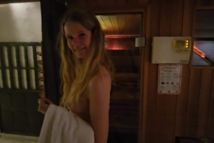 Öffentliche Sauna zu Swinger Club gemacht von Bikergirl-97